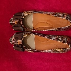 Gentle souls by KENNETH COLE, flats, NWT